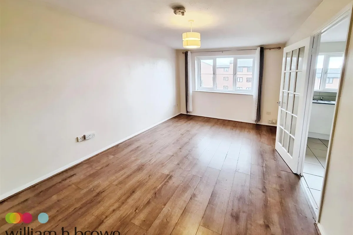 Flat Wyvern House in Grays
