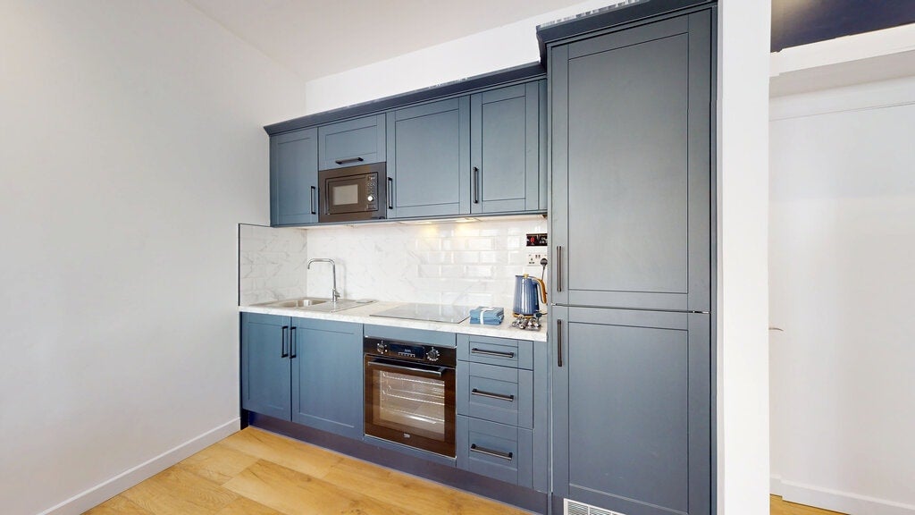 Flat Earl's Court Road in Greater London