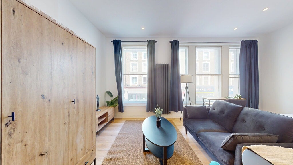 Flat Earl's Court Road in Greater London
