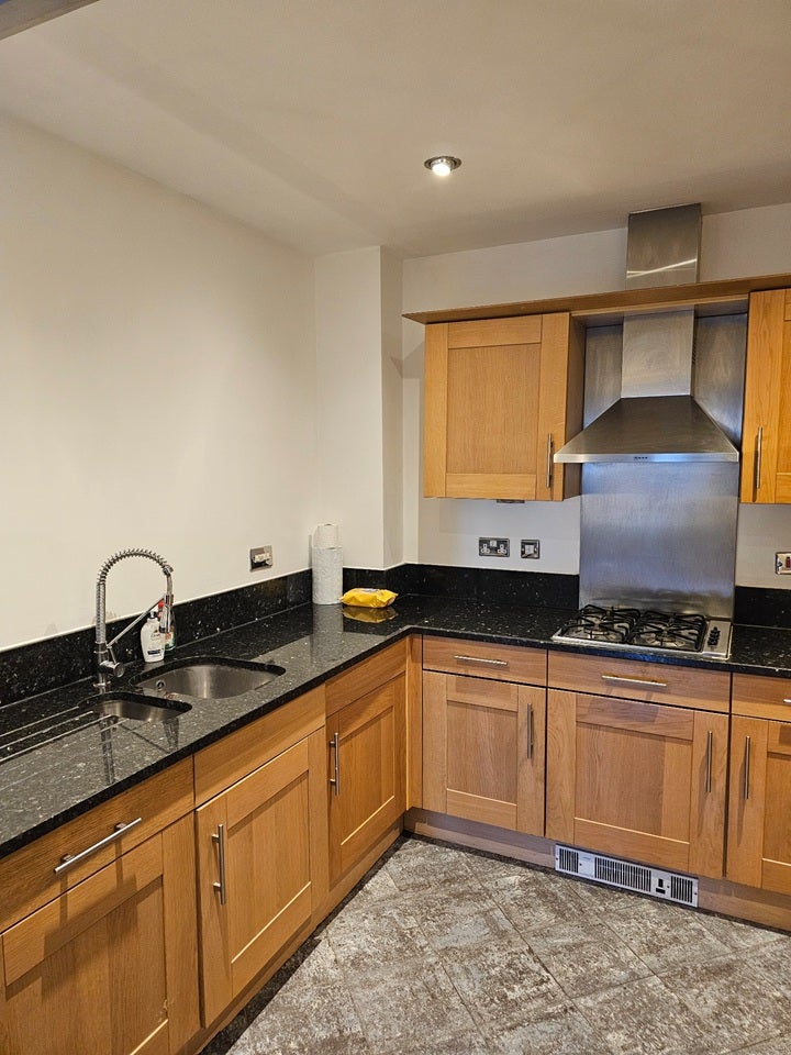 Flat Warwick Road in Greater London