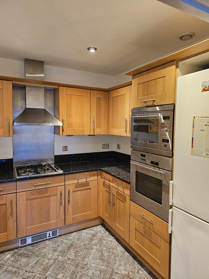 Flat Warwick Road in Greater London