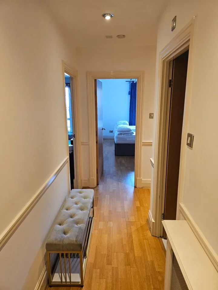 Flat Warwick Road in Greater London