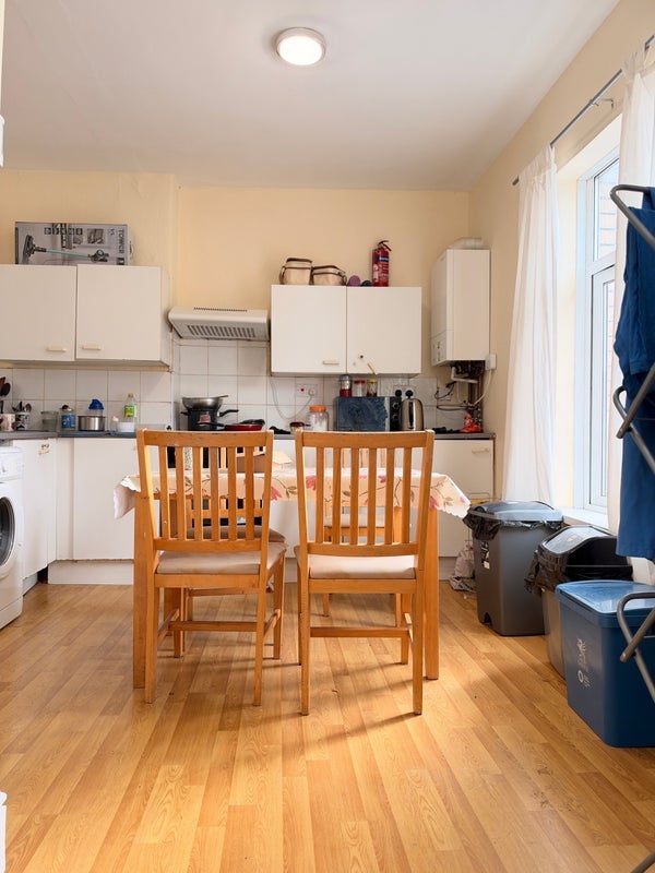 Room Rhymney Terrace in Cardiff