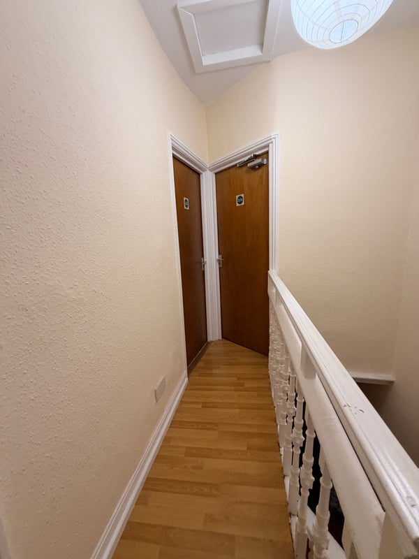 Room Rhymney Terrace in Cardiff