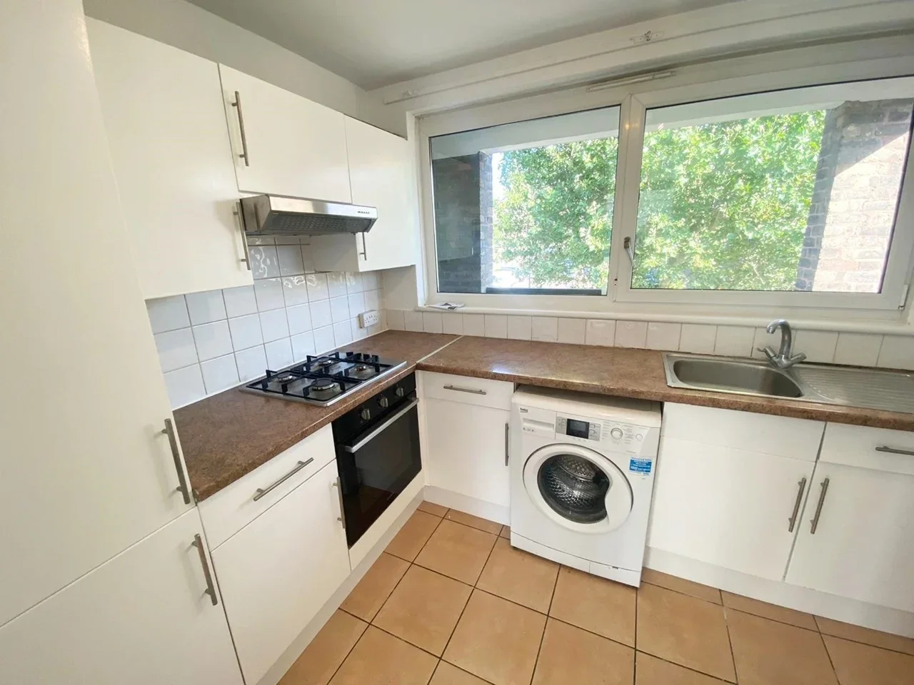 Flat Arnal Crescent in Greater London