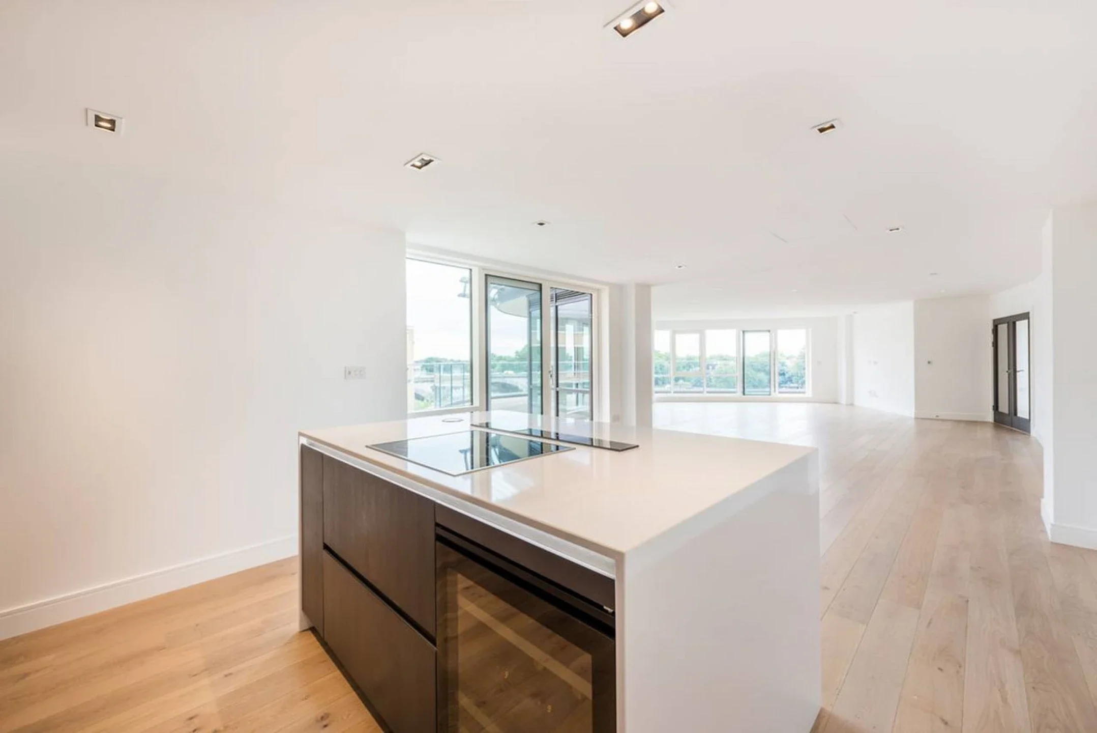 Flat Kew Bridge Road in Greater London