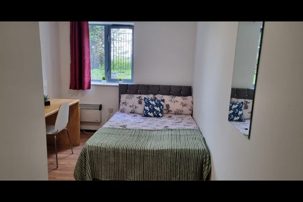 Room Master Gunner Place in London