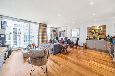 Flat Queenstown Road in Greater London