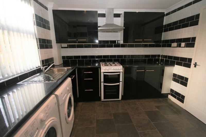 Room Shieldhall Road in Glasgow