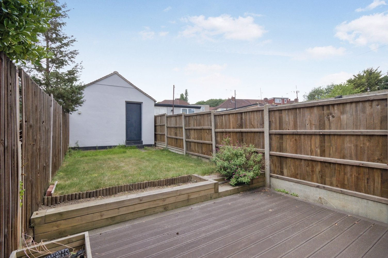 House Holmsdale Grove in Greater London