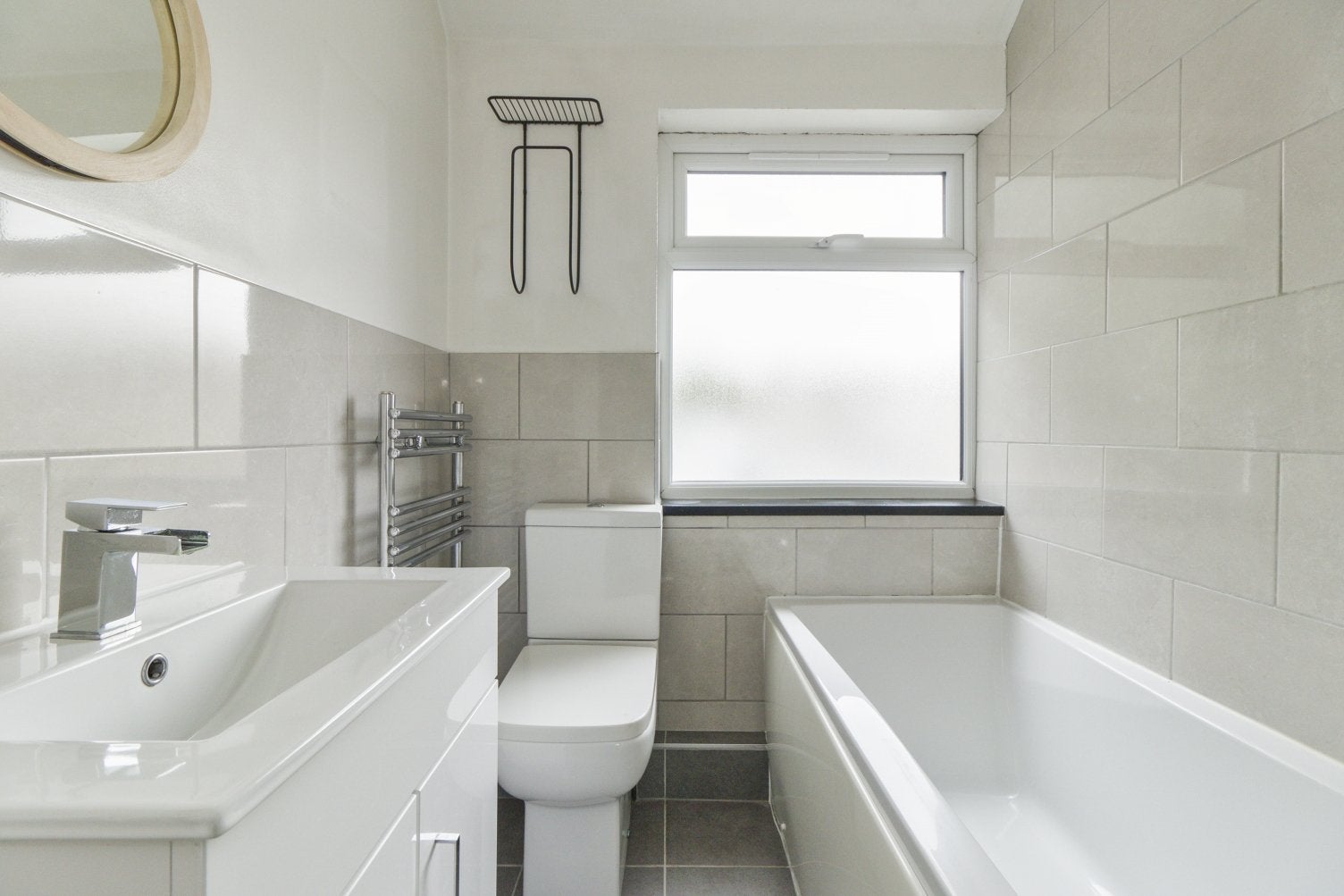 House Holmsdale Grove in Greater London