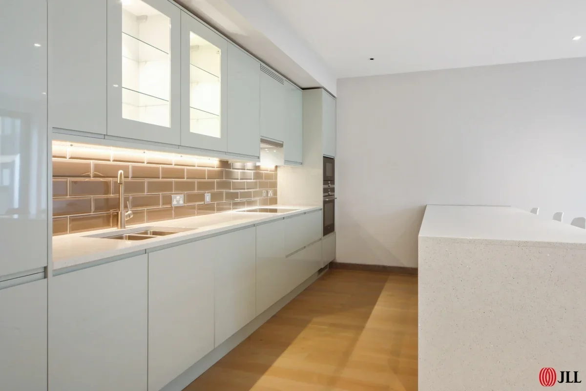 Flat Ferrier Street in Greater London