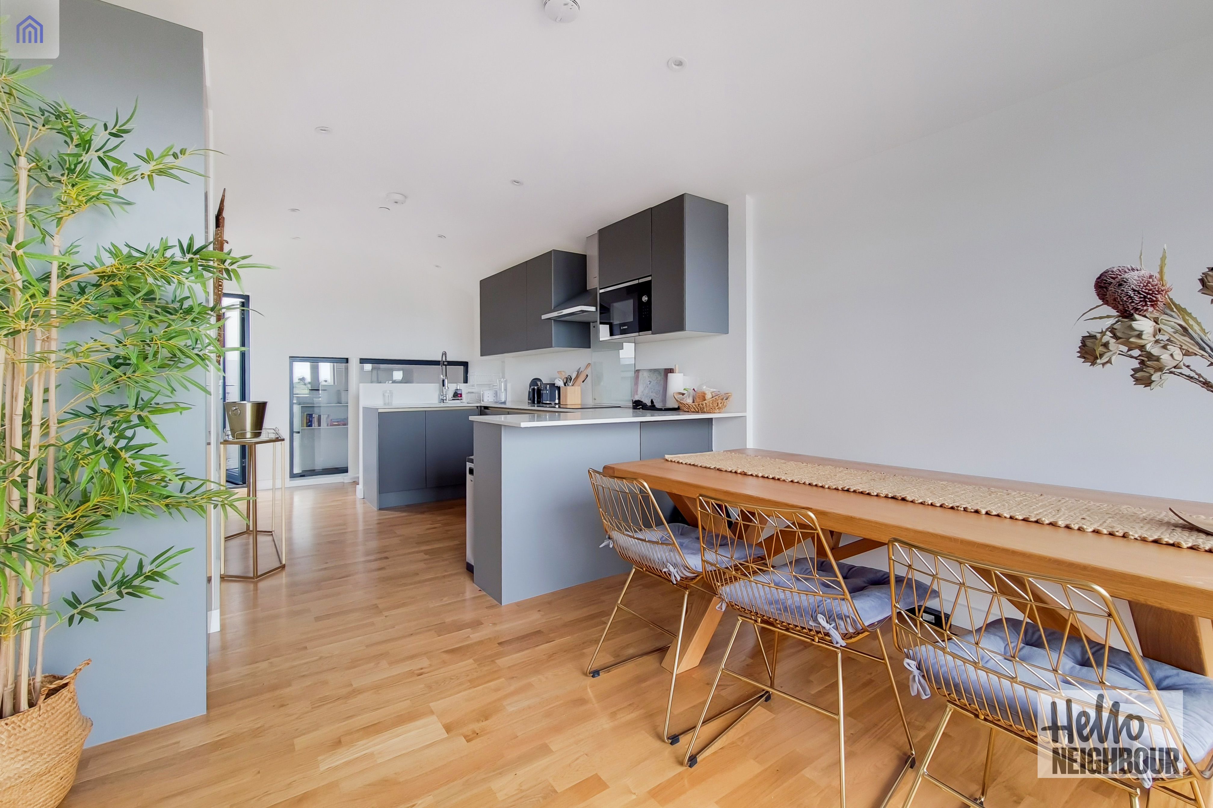 Flat Balham High Road in Greater London