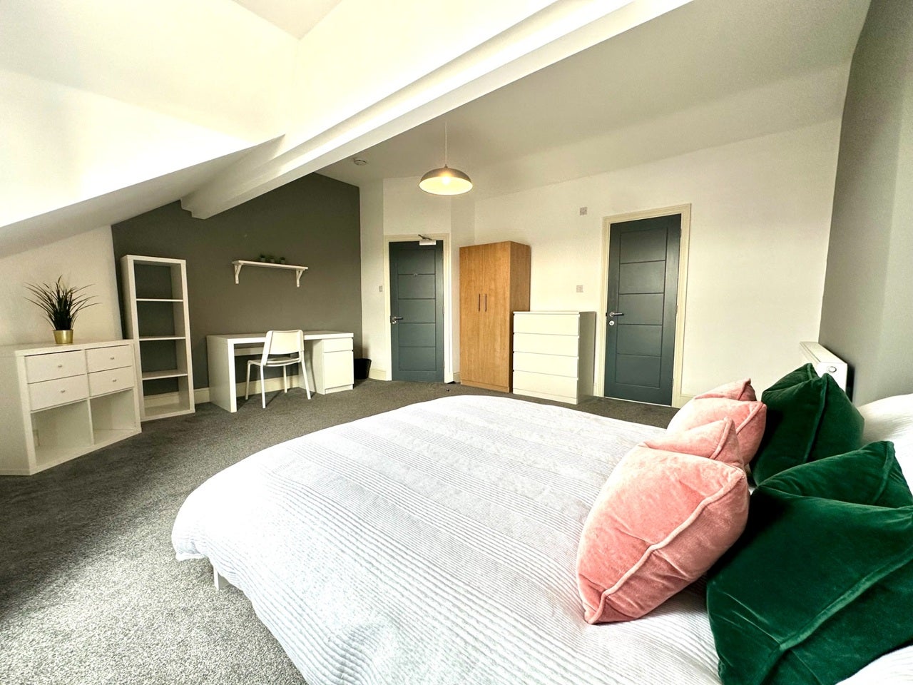 Room Southfield Road in Middlesbrough