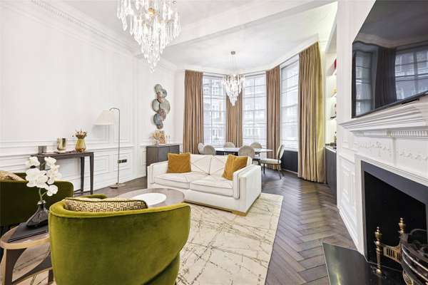 Flat Pont Street in Greater London