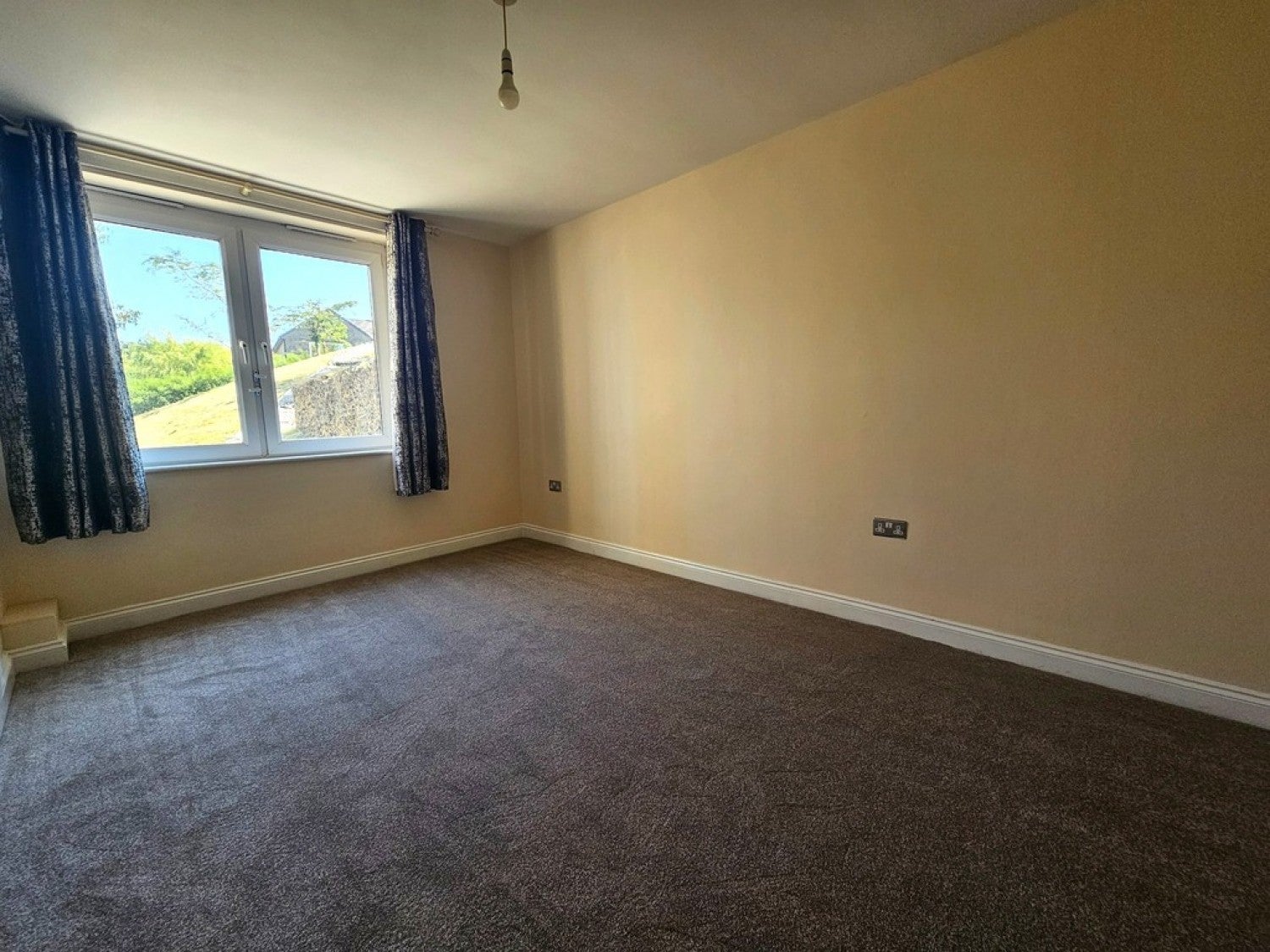 Flat Grasleigh Way in Bradford