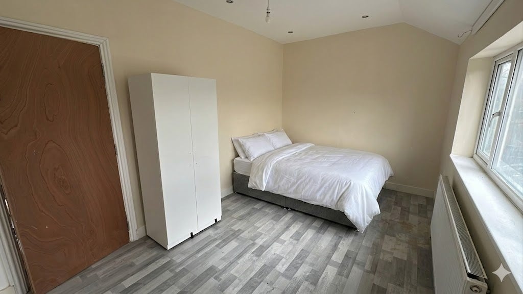 Room Monks Park in Greater London