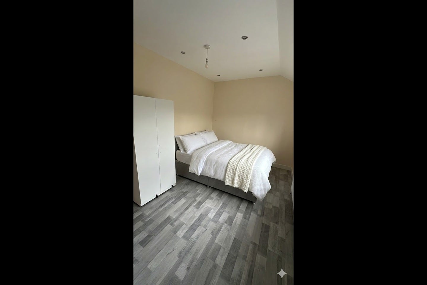 Room Monks Park in Greater London