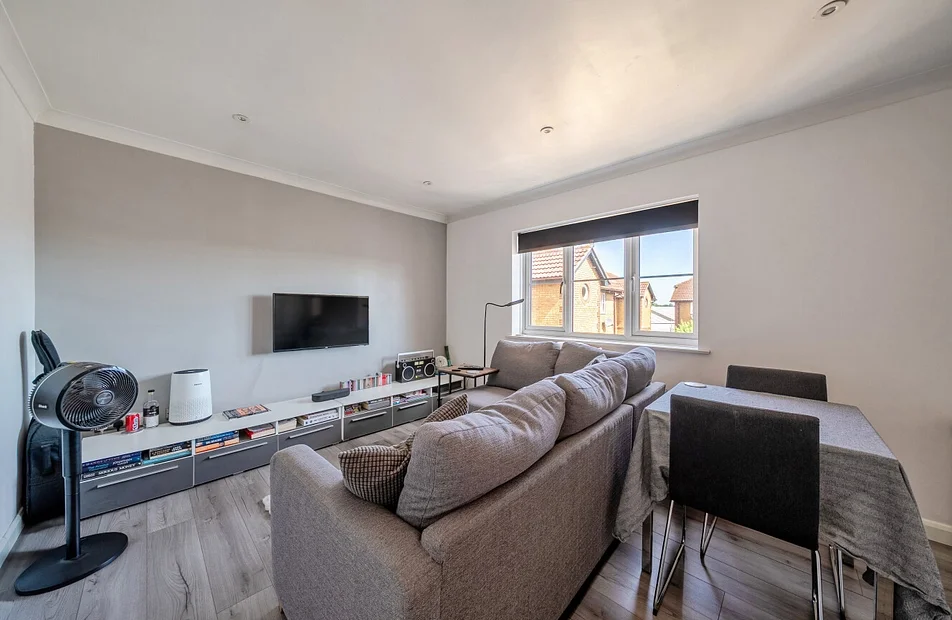 Flat Cameron Square in Greater London