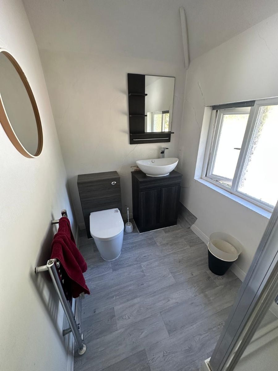 Room Alresford Road in Guildford