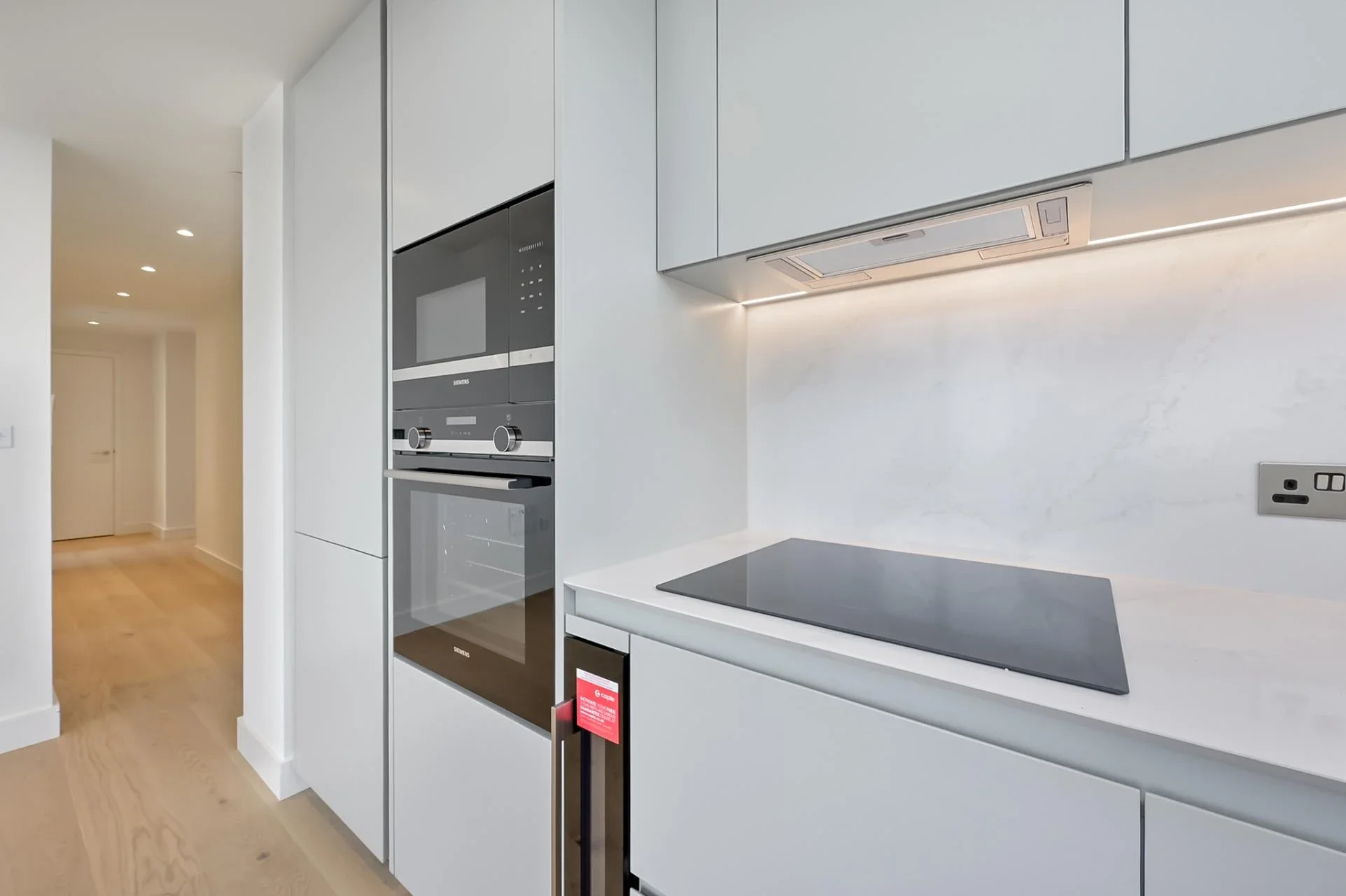 Flat South Quay Square in Greater London
