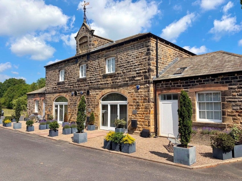 Flat Wetherby Road in Crimple