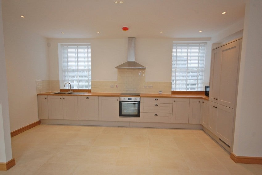 Flat Wetherby Road in Crimple