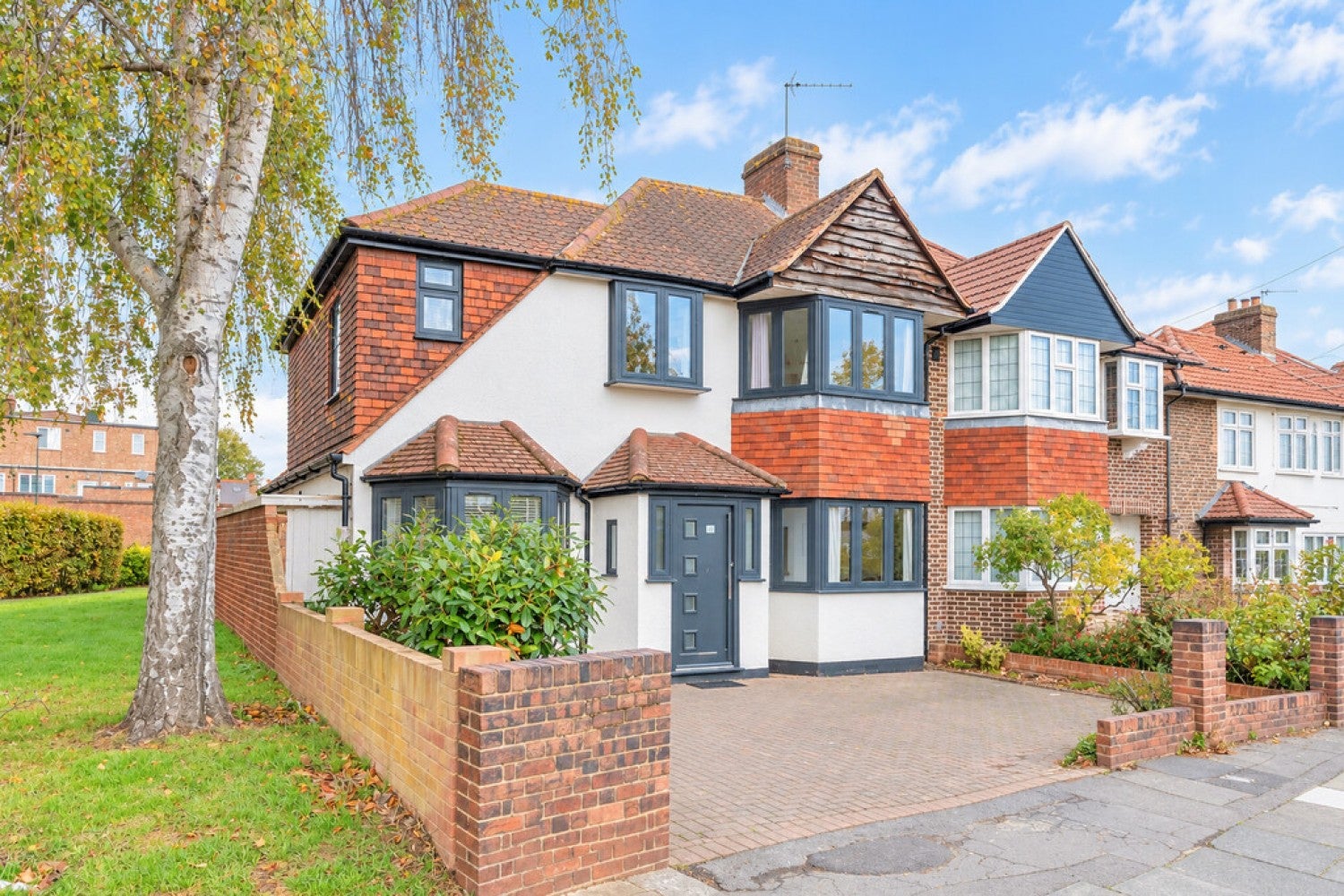 Room High Street Whitton in Greater London