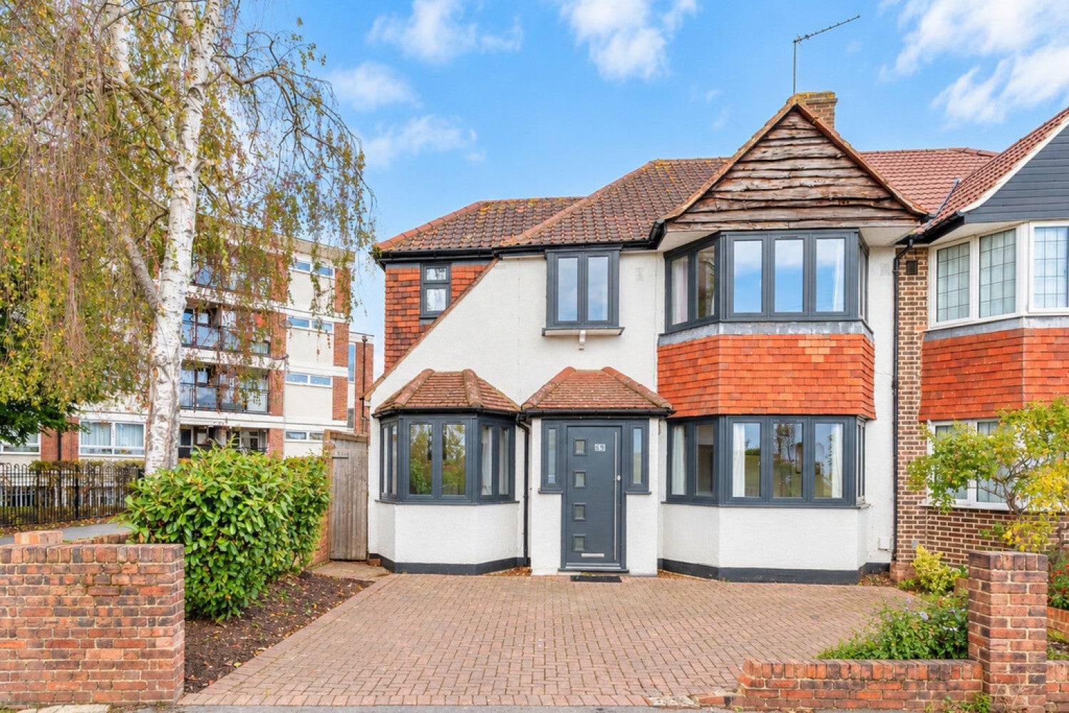Room High Street Whitton in Greater London