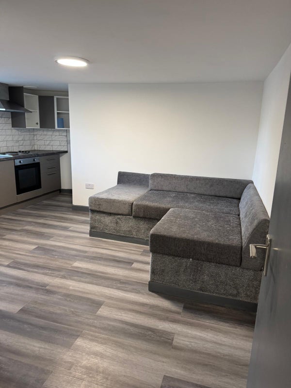 Flat Oldham Road in Failsworth