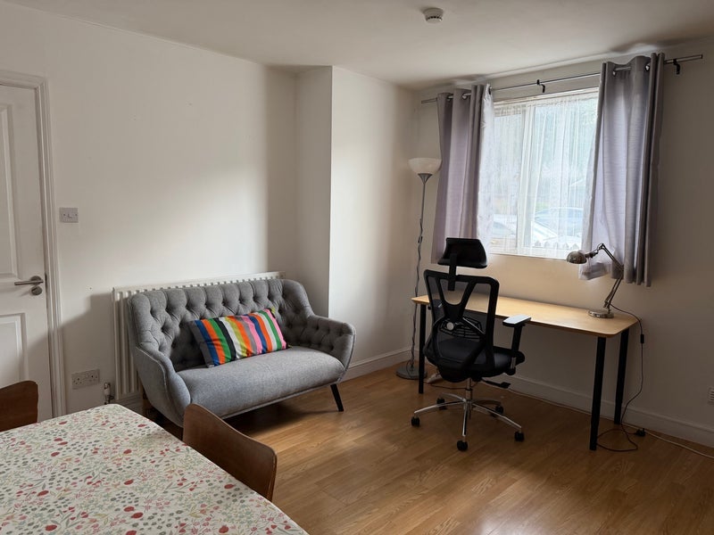 Room Glengall Grove in Greater London