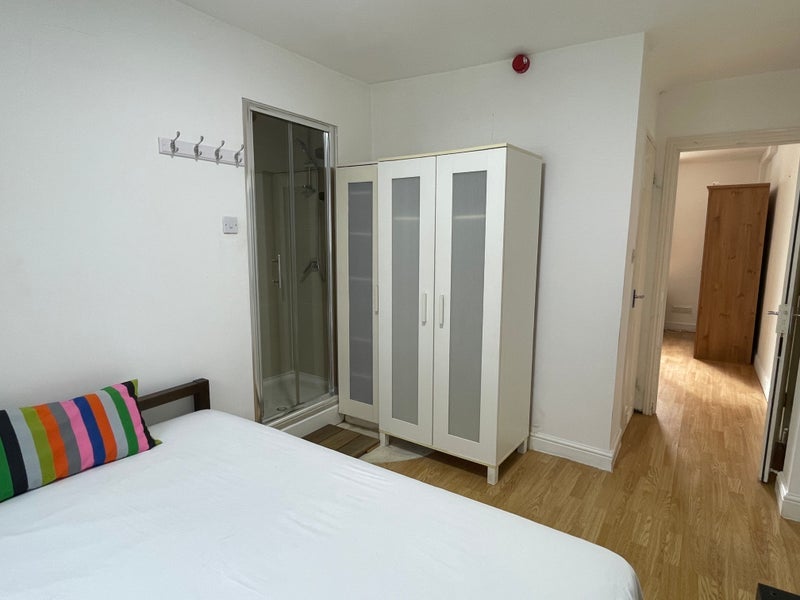 Room Glengall Grove in Greater London