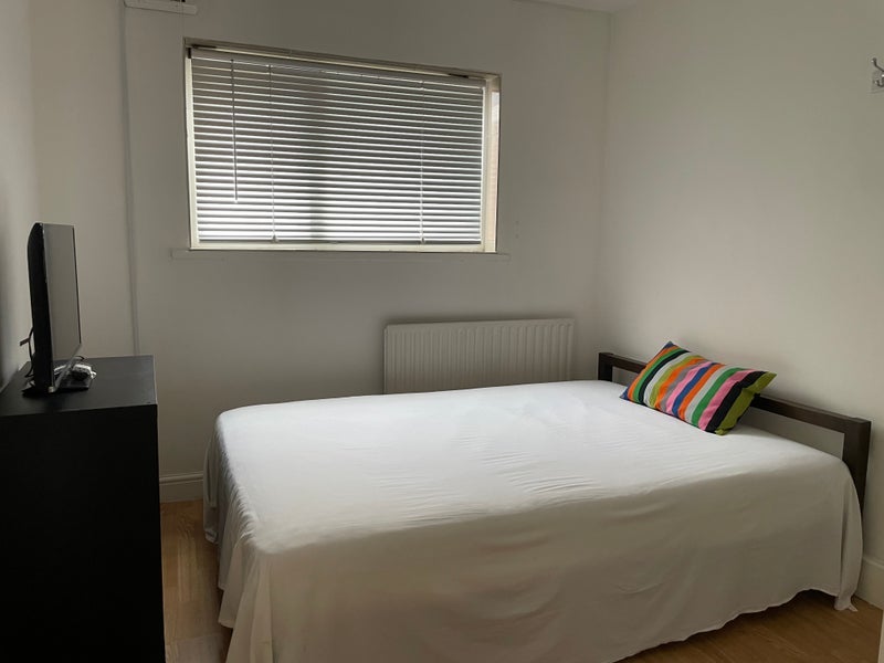 Room Glengall Grove in Greater London