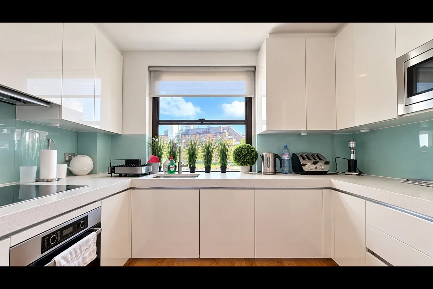 Flat Lorne Gardens in Greater London