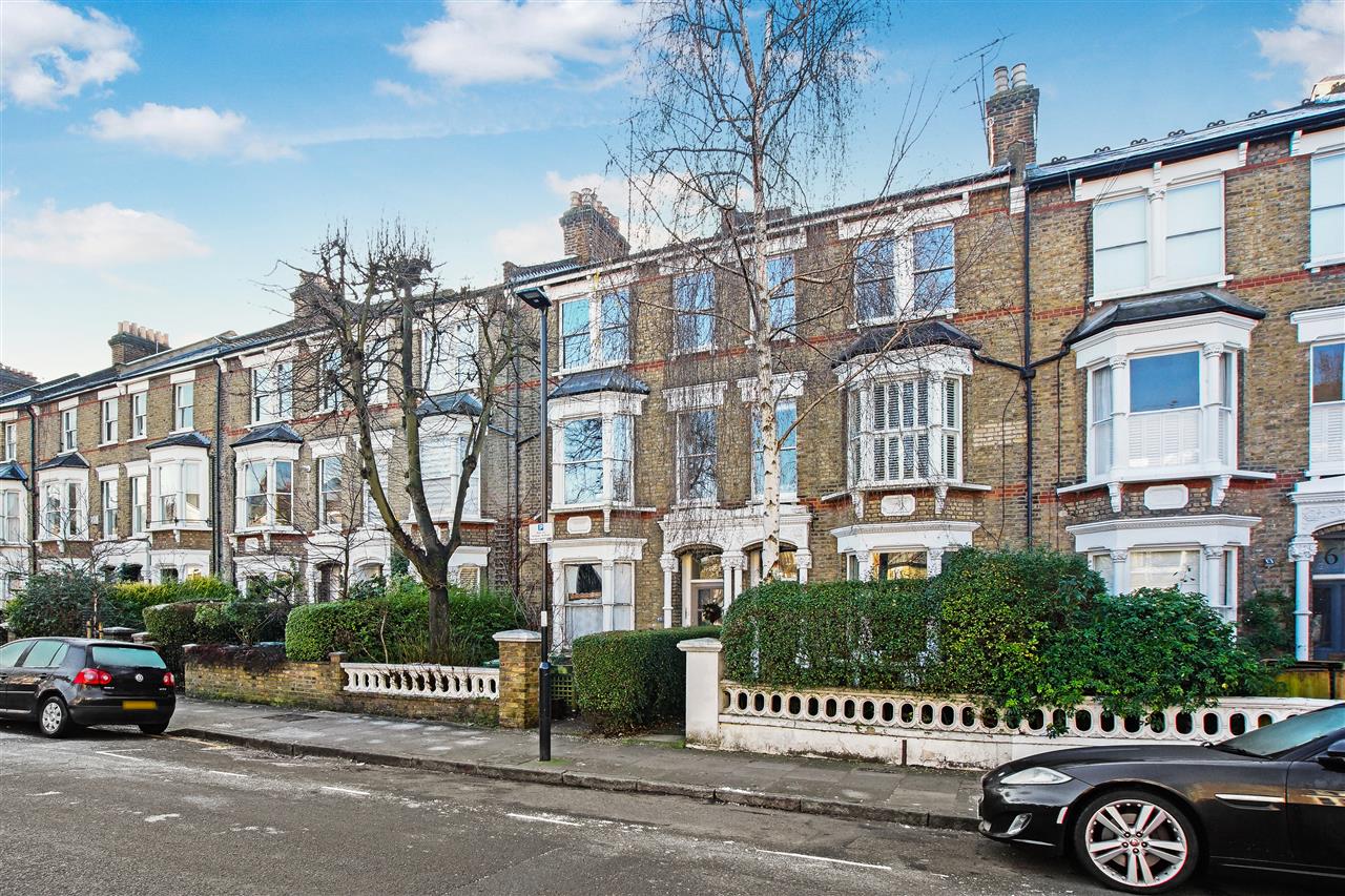 Flat Huddleston Road in Greater London