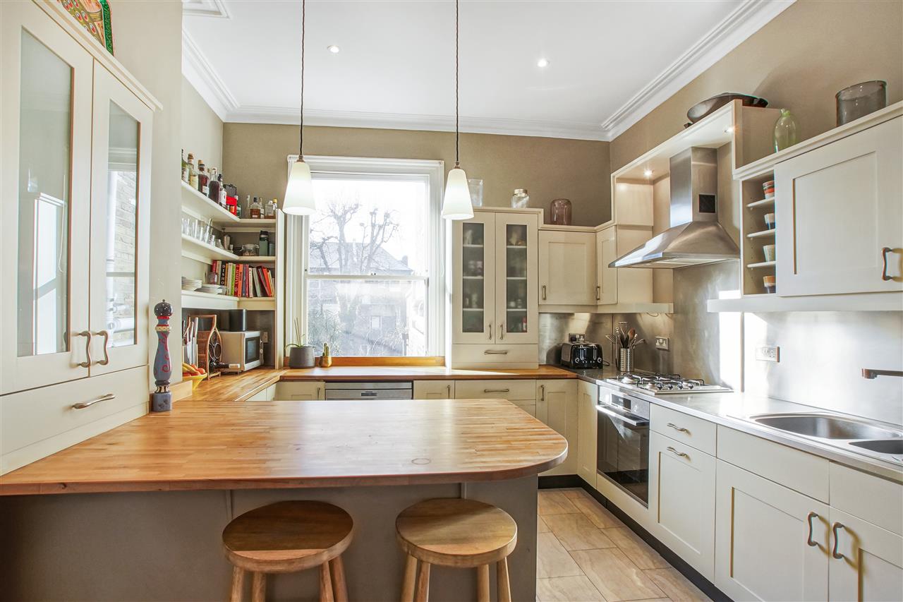 Flat Huddleston Road in Greater London