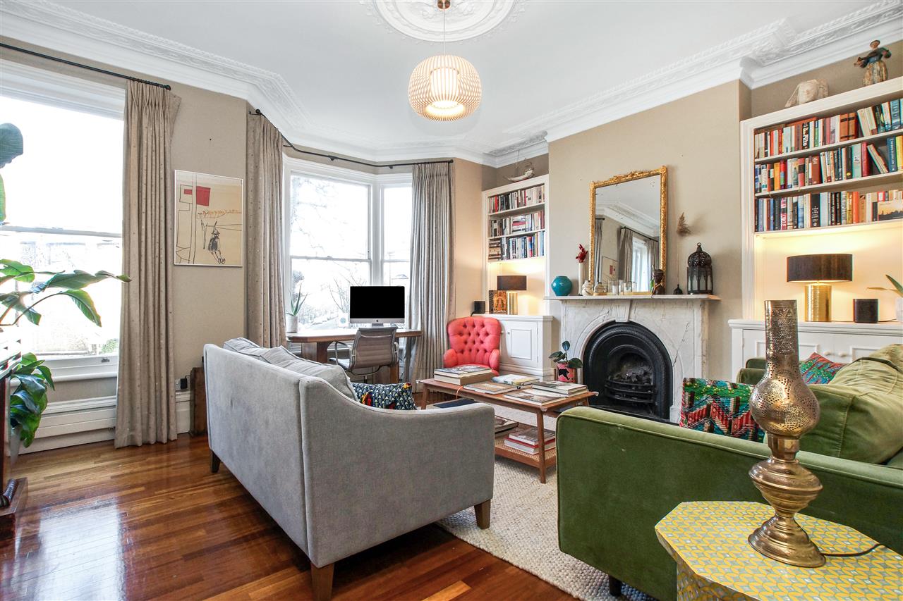 Flat Huddleston Road in Greater London