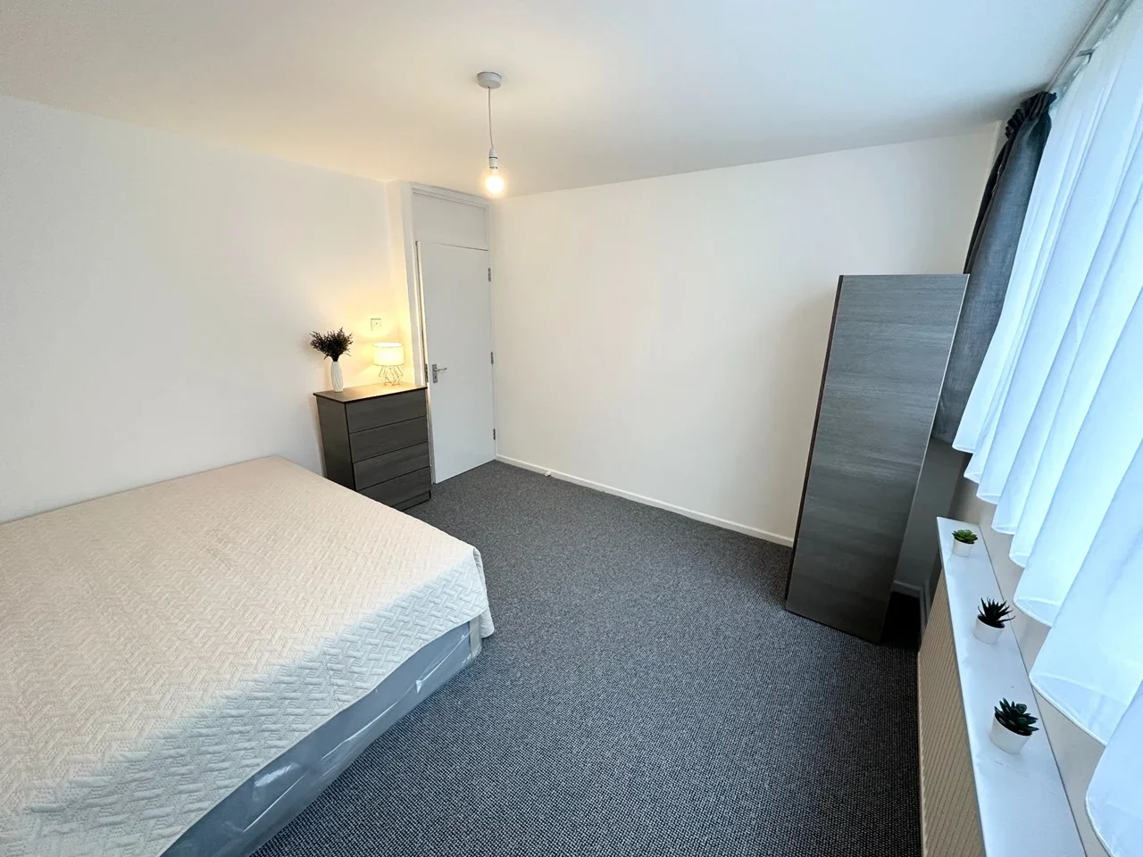 Room Clearwell Drive in City of Westminster
