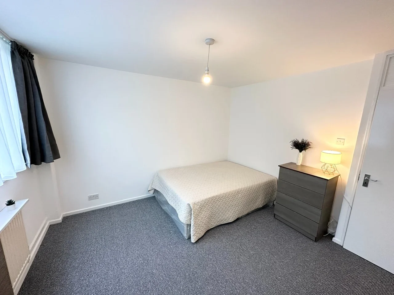 Room Clearwell Drive in City of Westminster