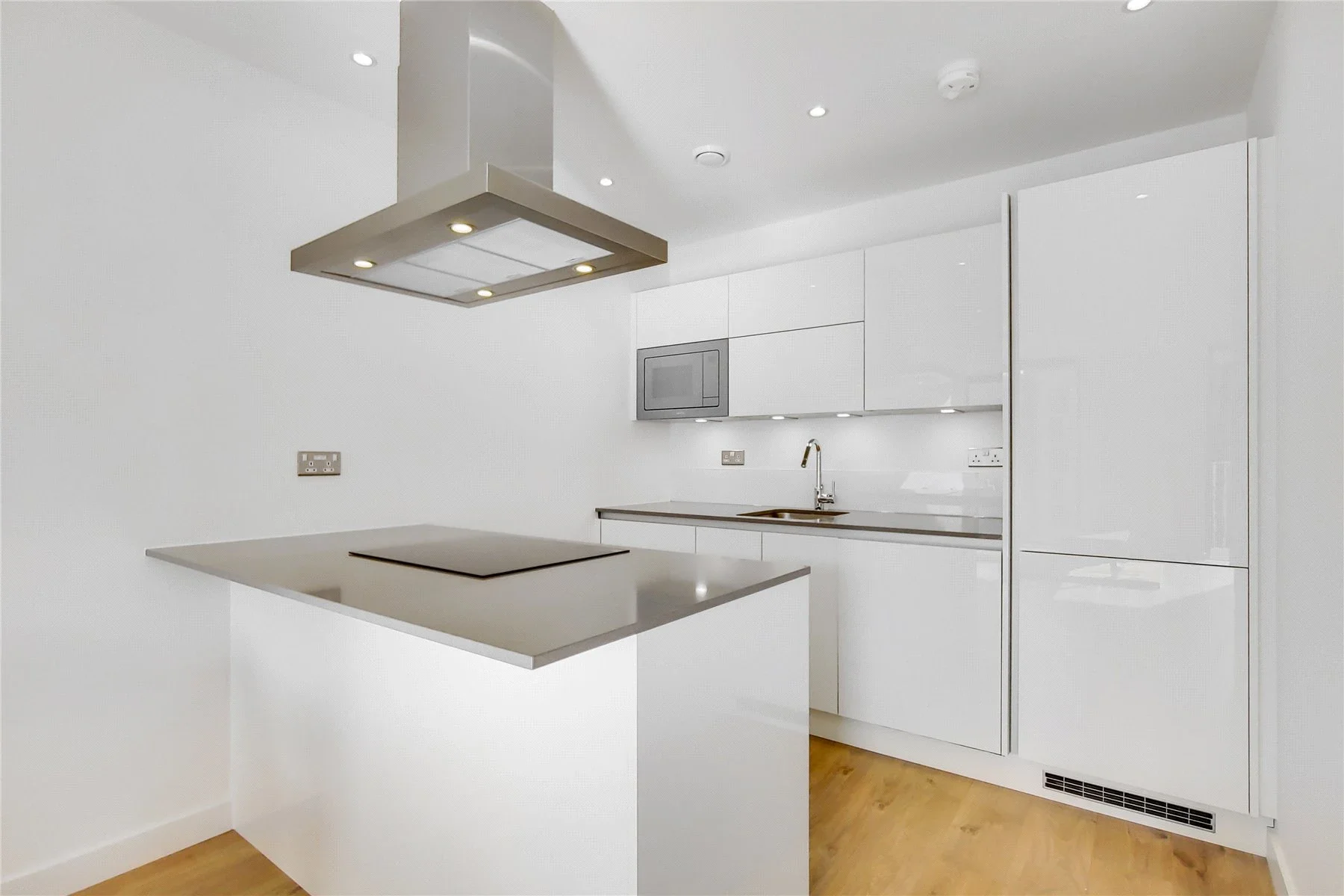 Flat Forrester Way in Greater London
