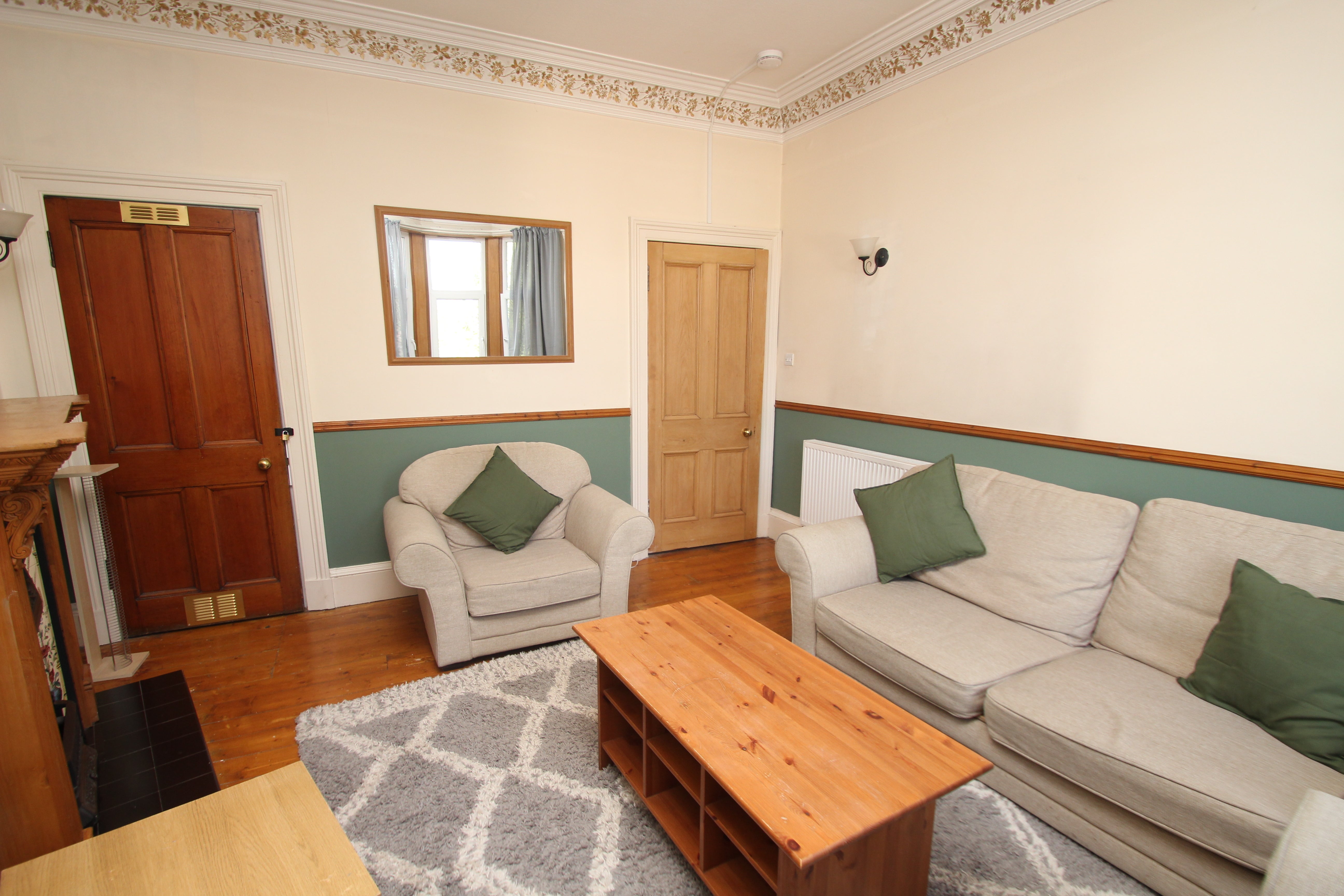 Flat Crosbie Lane in Glasgow