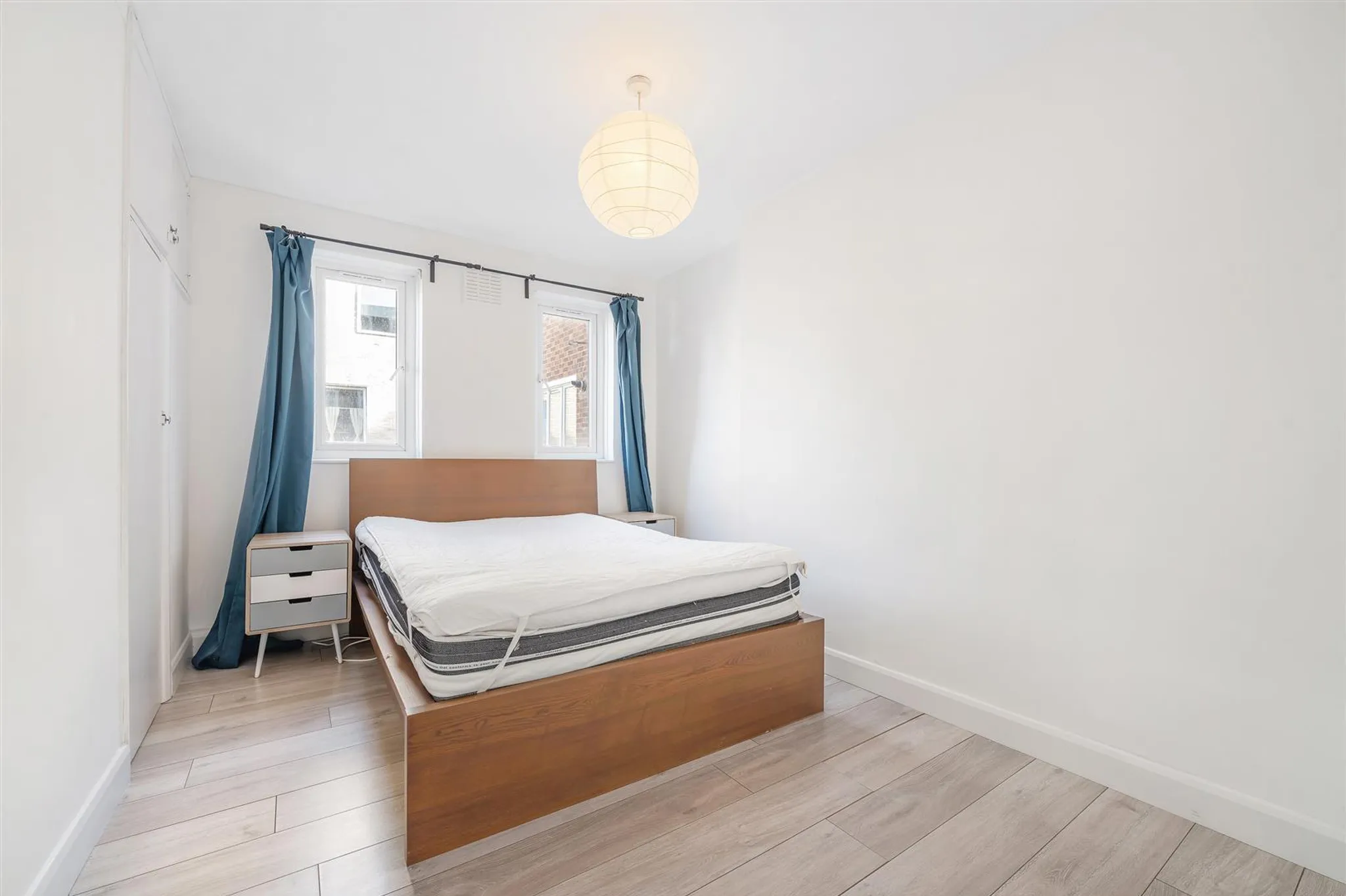 Flat Knollys Road in Greater London