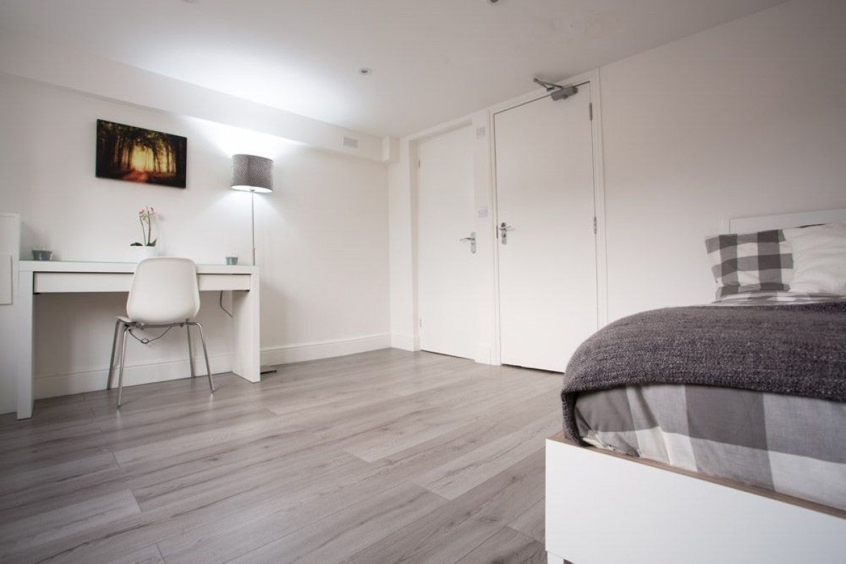 Flat Newington Butts in Greater London