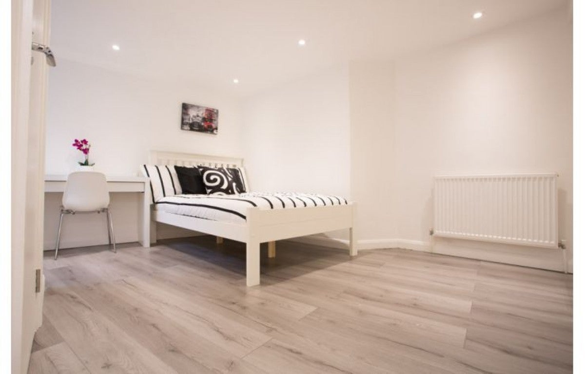 Flat Newington Butts in Greater London