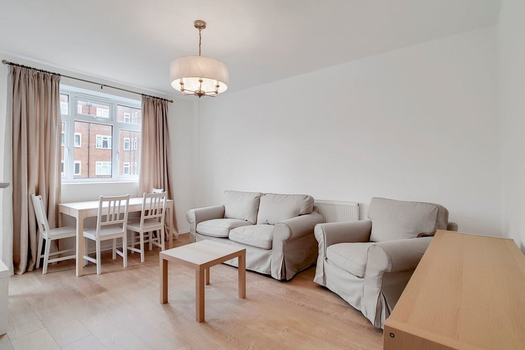 Flat Neckinger in Greater London