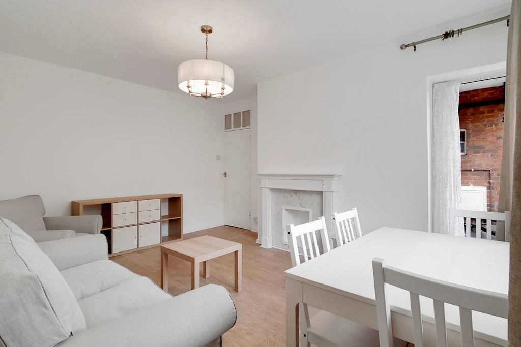 Flat Neckinger in Greater London