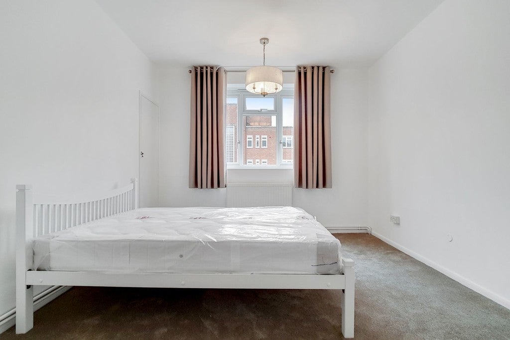 Flat Neckinger in Greater London