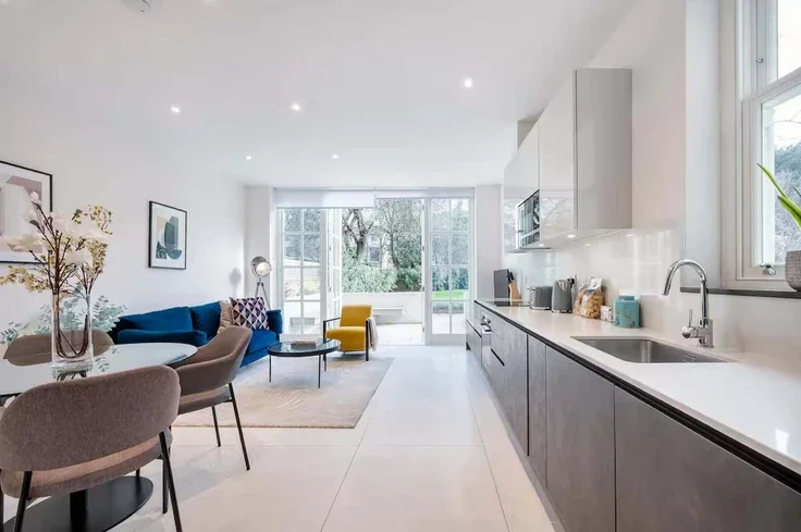 Flat Hungerford Road in Greater London