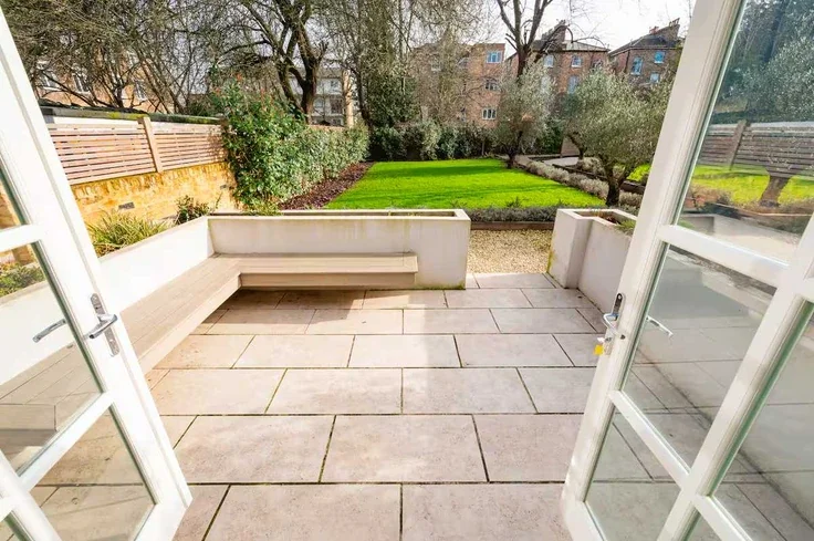 Flat Hungerford Road in Greater London