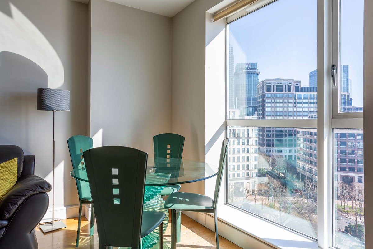 Flat Westferry Circus in Greater London